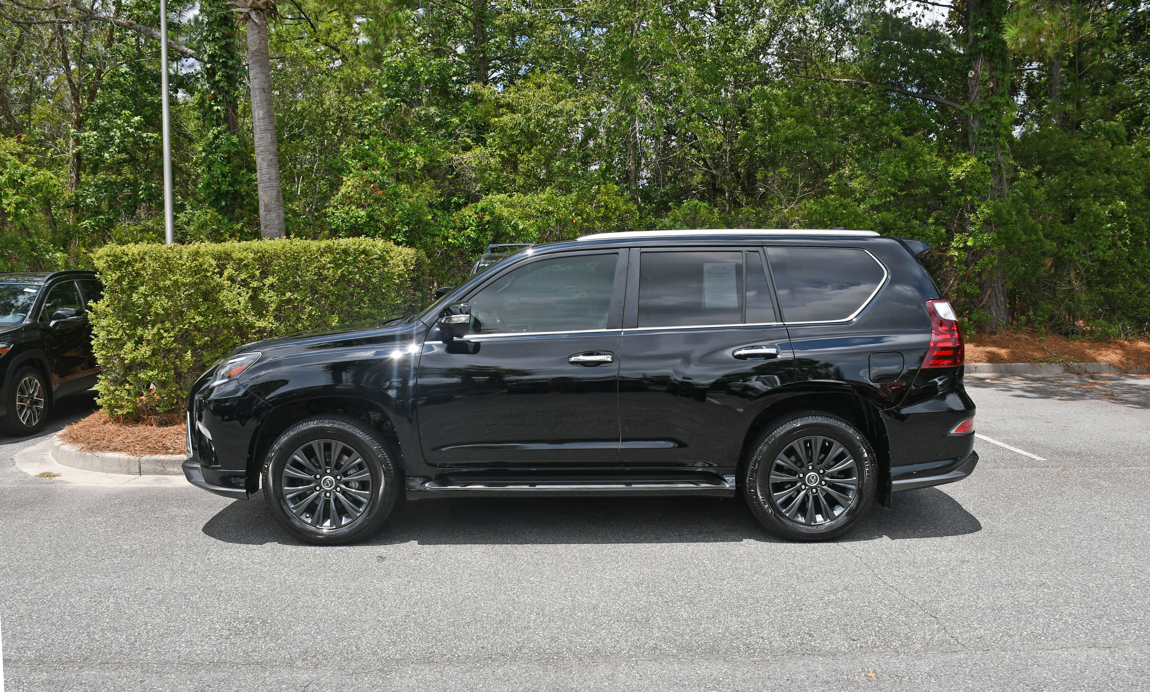 Used 2020 Lexus GX 460 Luxury w/ Luxury Sport Package AWD/4WD image 2