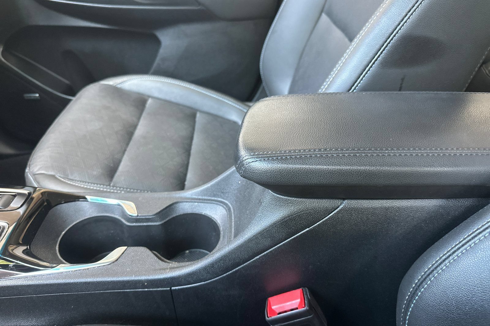 Used 2023 Chevrolet Bolt LT w/ Infotainment Package FWD image 31