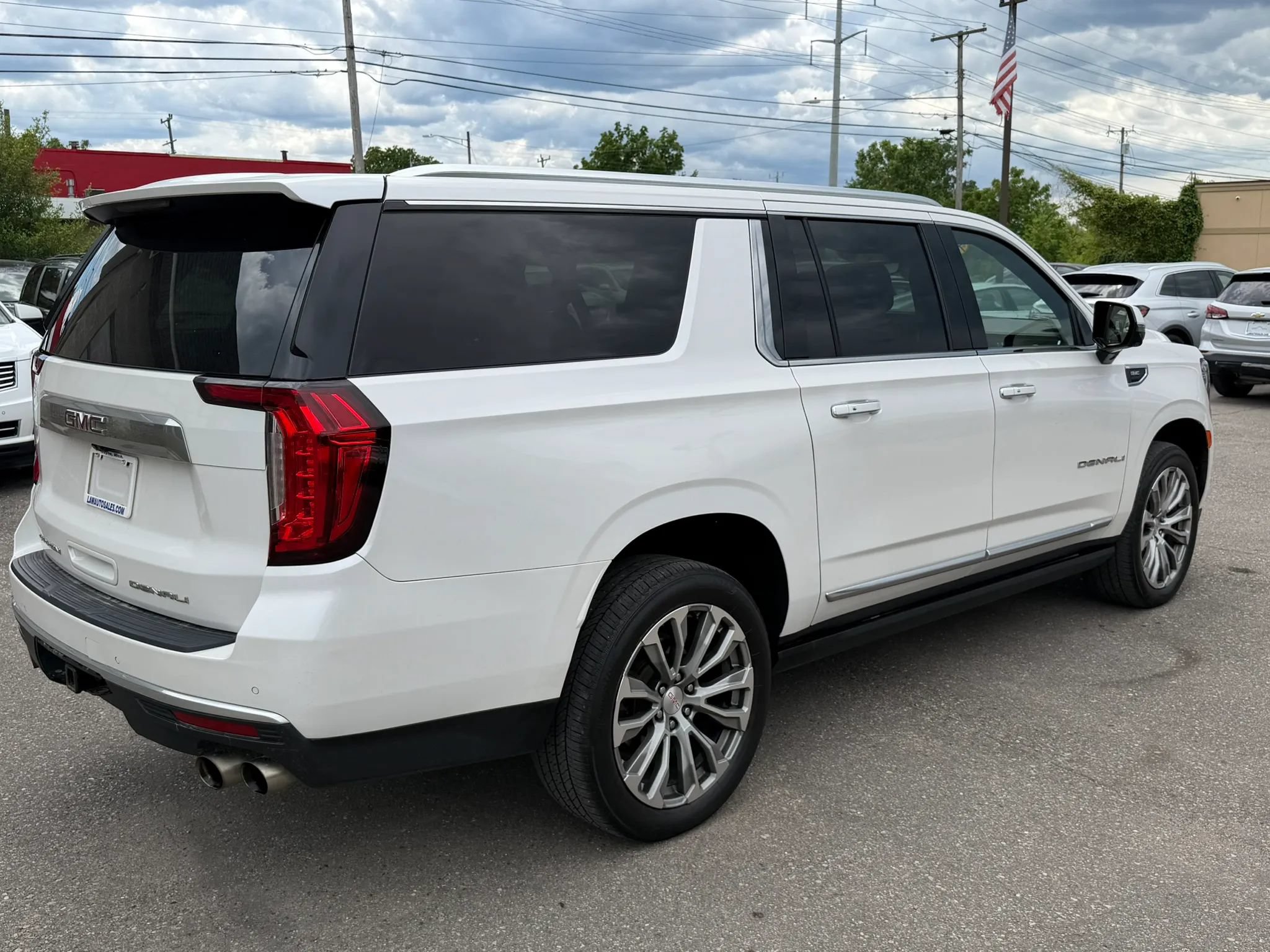 Used 2021 GMC Yukon XL Denali w/ Denali Premium Package AWD/4WD image 5
