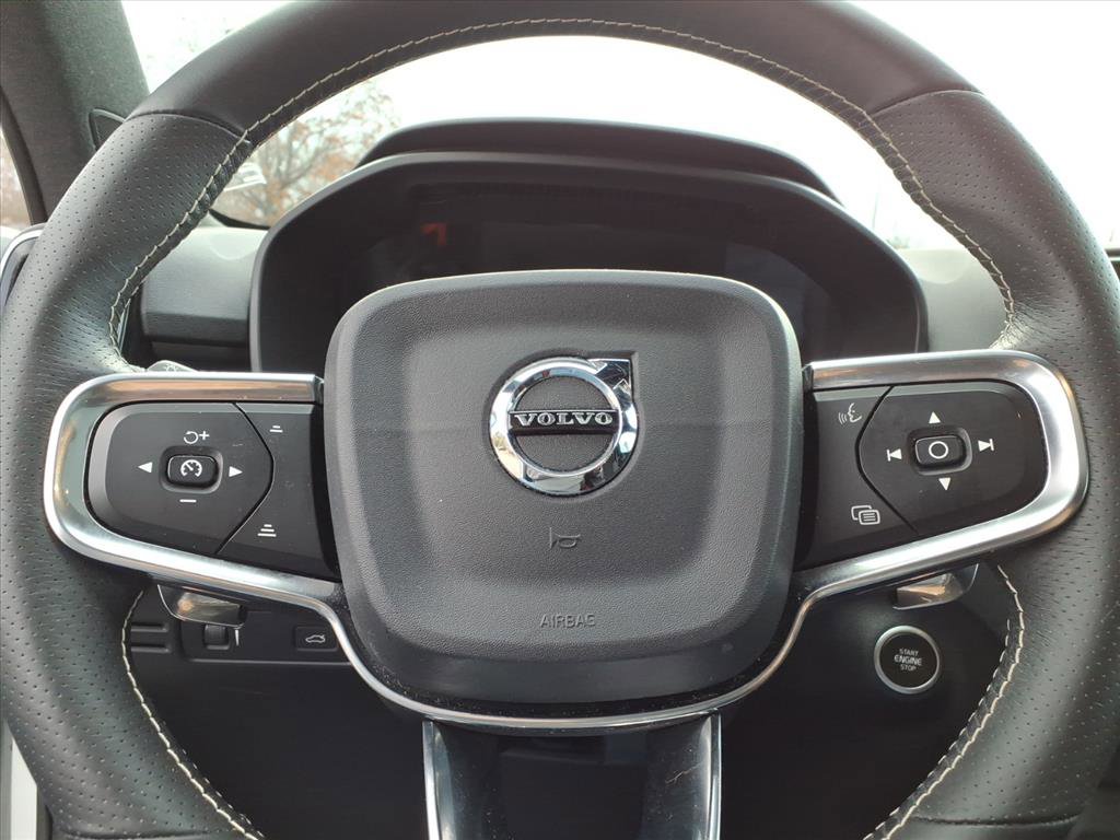 Used 2020 Volvo XC40 T4 R-Design w/ Protection Package Premier image 29