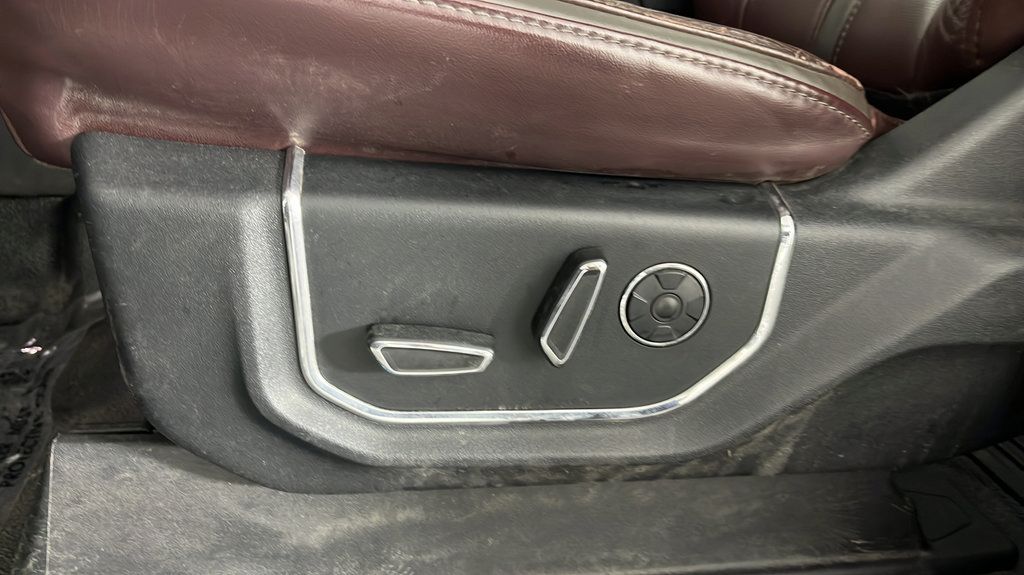 Used 2017 Ford F350 Platinum w/ FX4 4x4 Off Road Package image 39