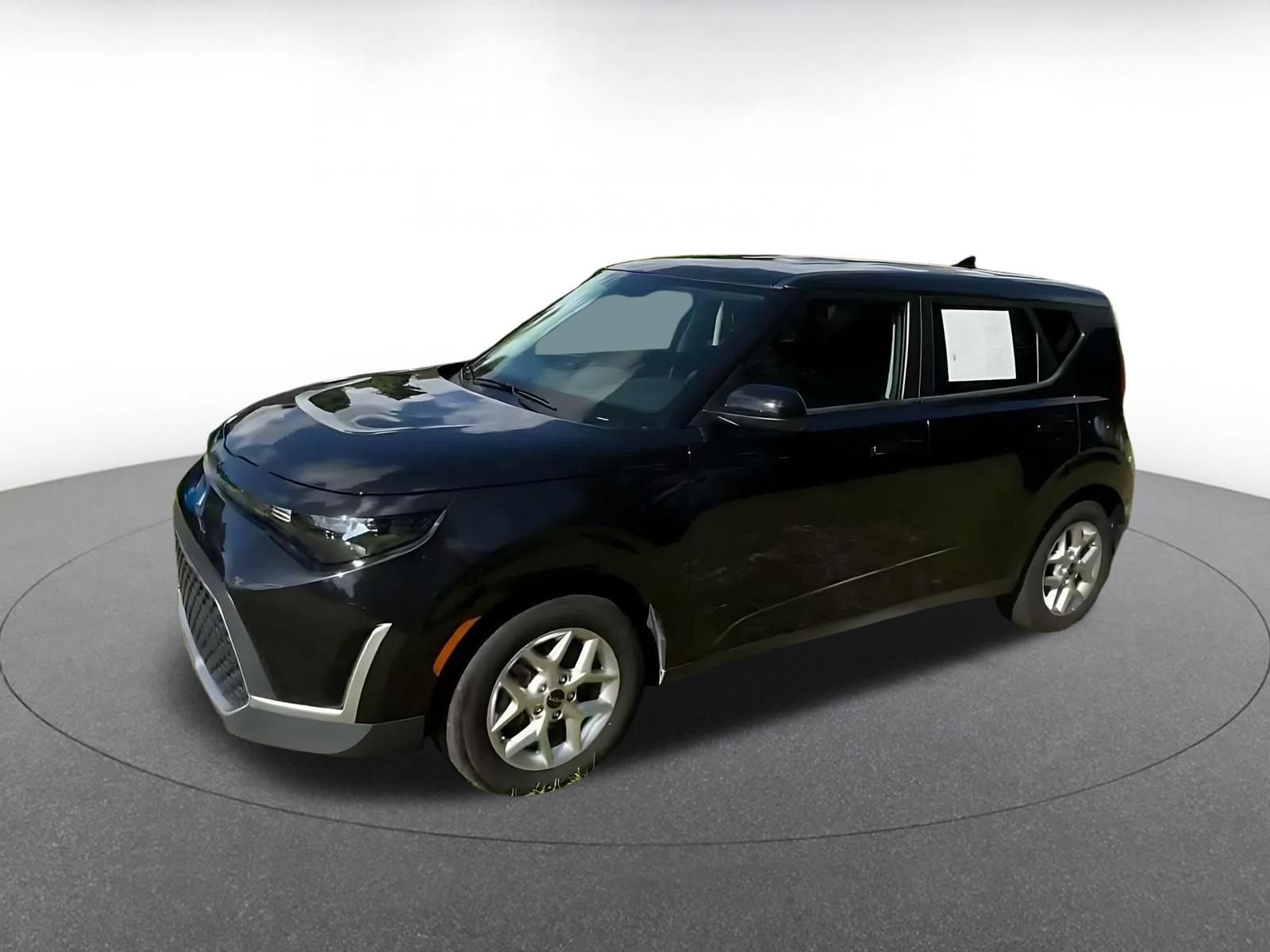Used 2025 Kia Soul LX w/ LX Technology Package FWD image 7