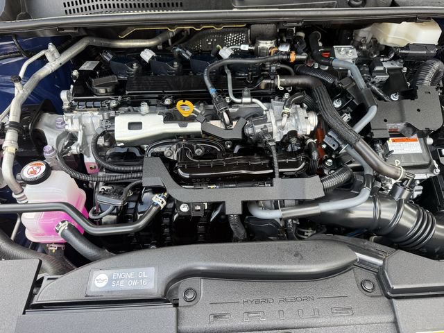 Used 2025 Toyota Prius LE FWD image 32
