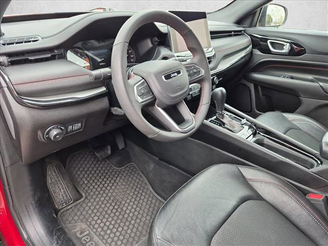 Used 2025 Jeep Compass Trailhawk AWD/4WD image 10