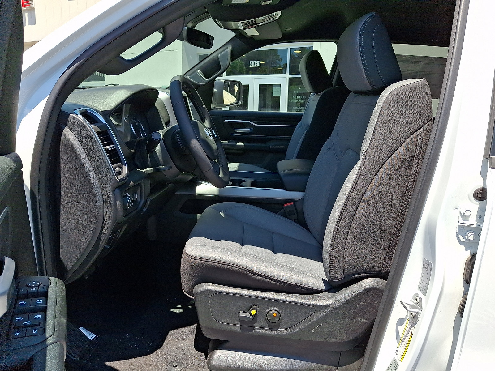 New 2026 RAM 1500 Big Horn AWD/4WD image 9
