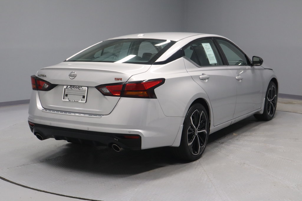 Used 2023 Nissan Altima 2.5 SR w/ SR Premium Package FWD image 8