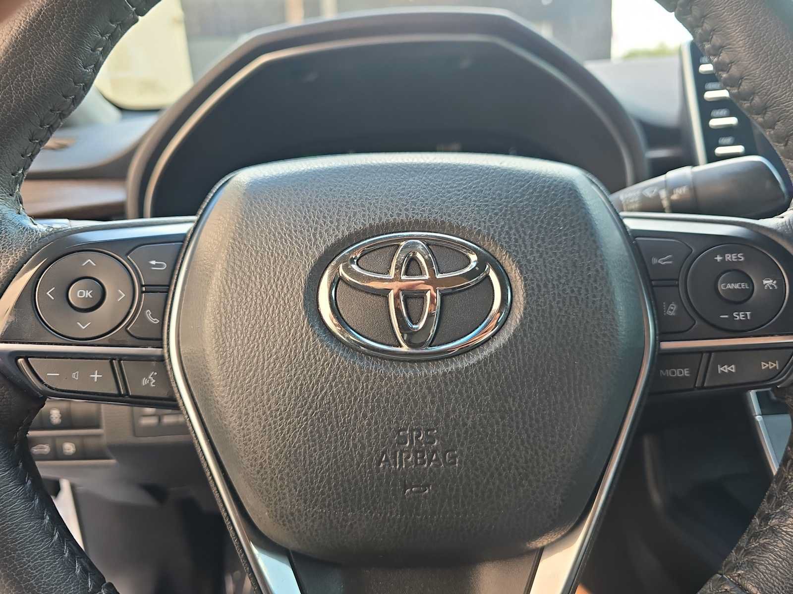 Used 2022 Toyota Avalon XLE w/ Moonroof Package FWD image 22
