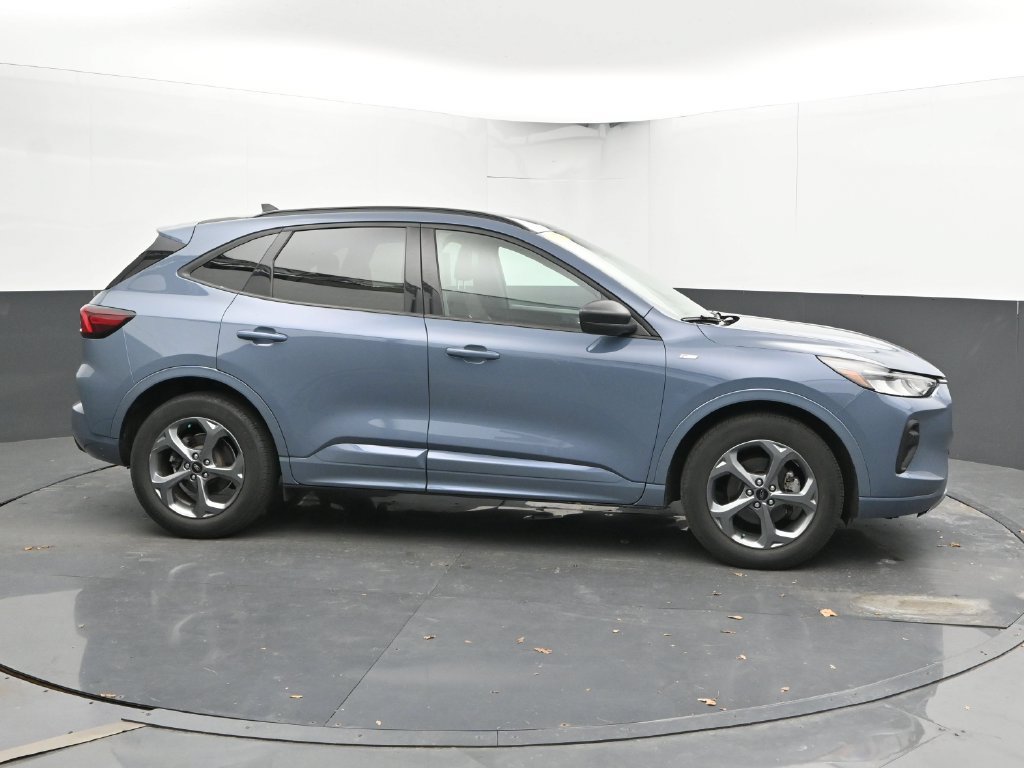 Used 2024 Ford Escape ST-Line w/ Cold Weather Package FWD image 3