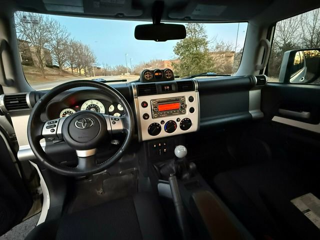 Used 2011 Toyota FJ Cruiser 4WD image 23