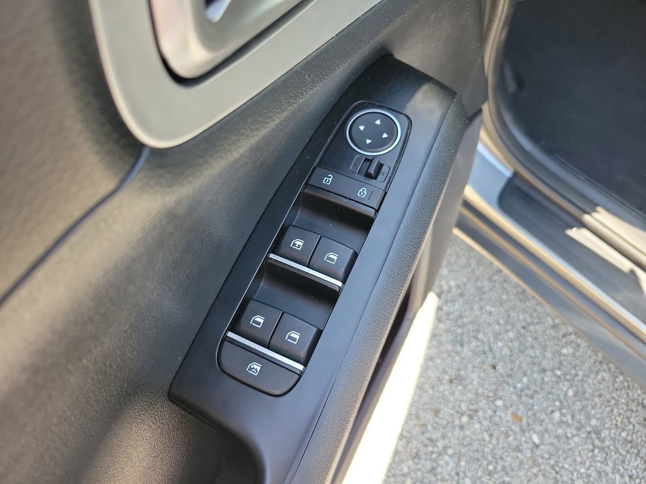 Used 2025 Kia Soul LX w/ LX Technology Package FWD image 13