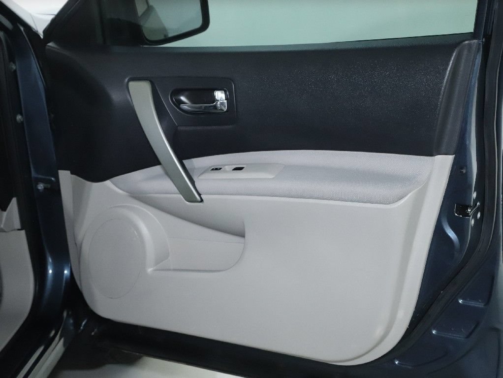 Used 2014 Nissan Rogue S w/ Convenience Package AWD/4WD image 32