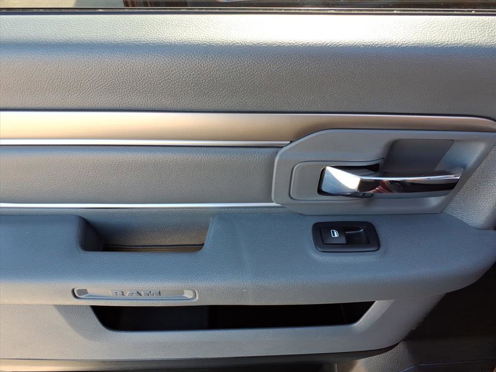 Used 2020 RAM 1500 Classic SLT image 16