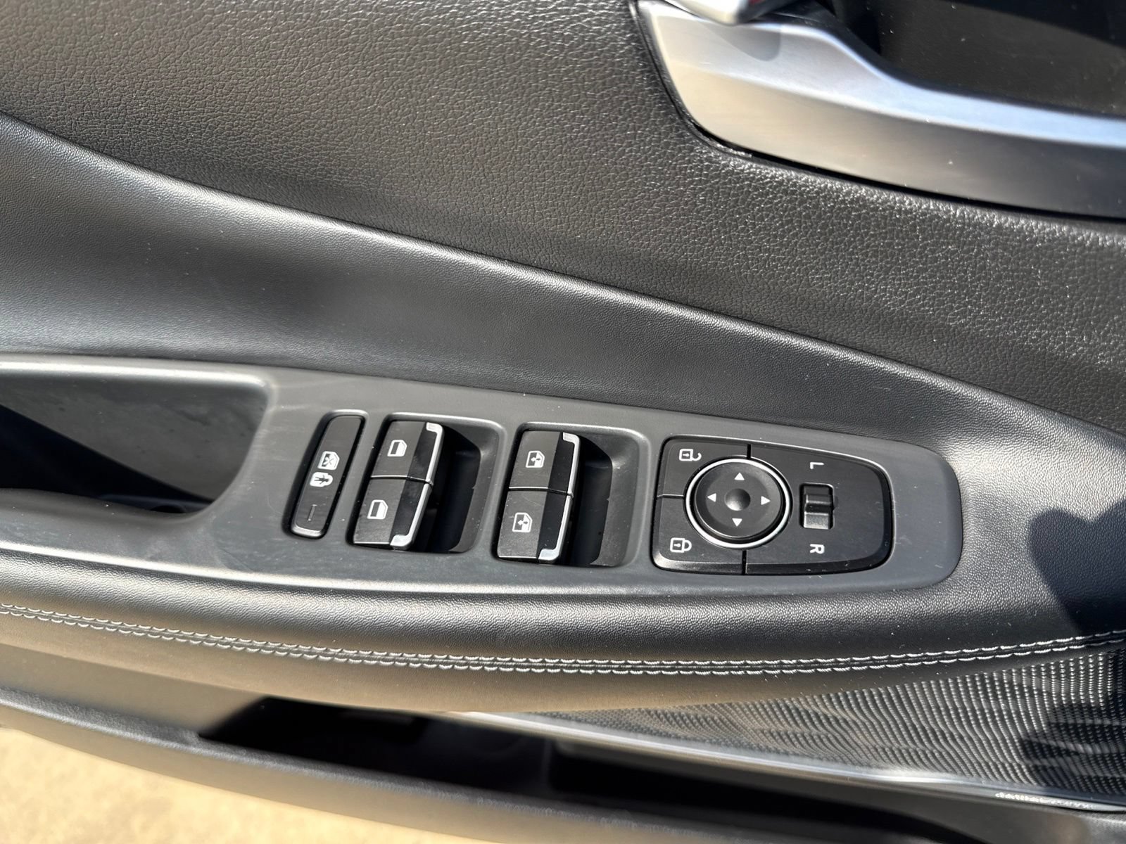 Used 2022 Hyundai Santa Fe SEL w/ Convenience + Premium Package FWD image 18