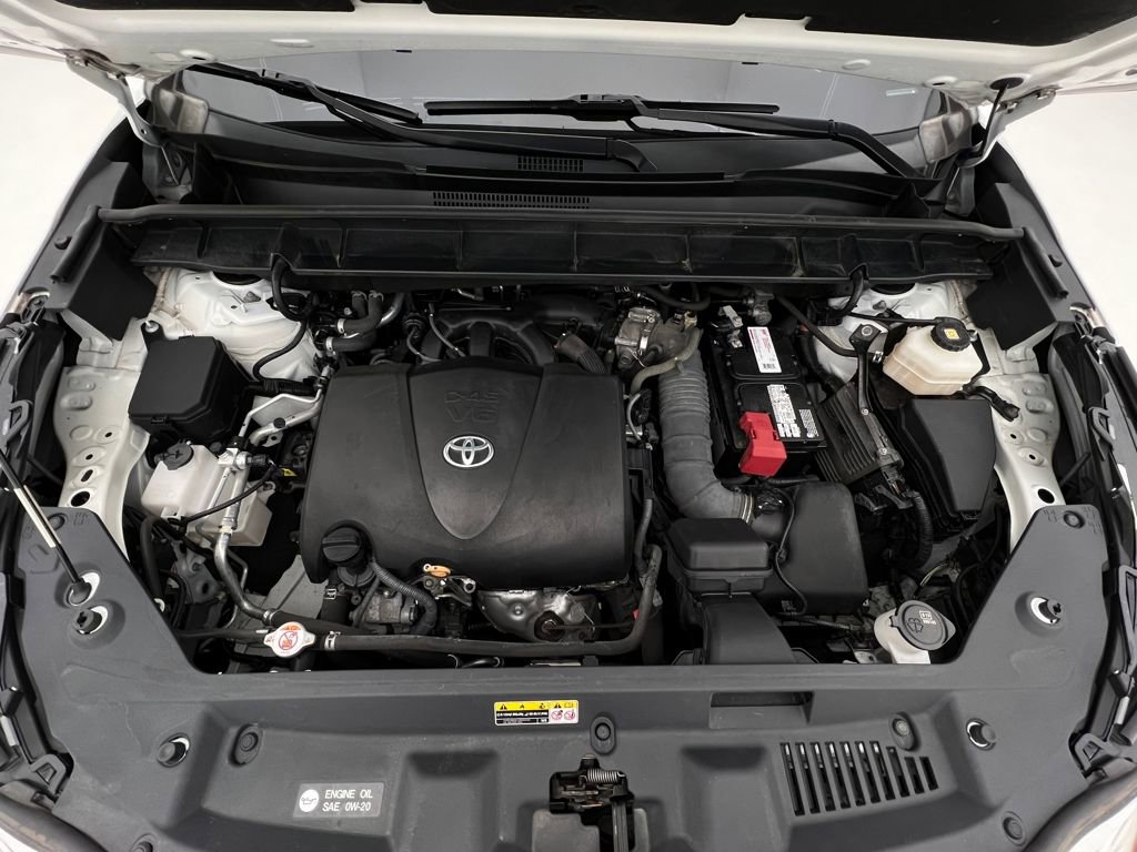 Used 2020 Toyota Highlander XLE image 28