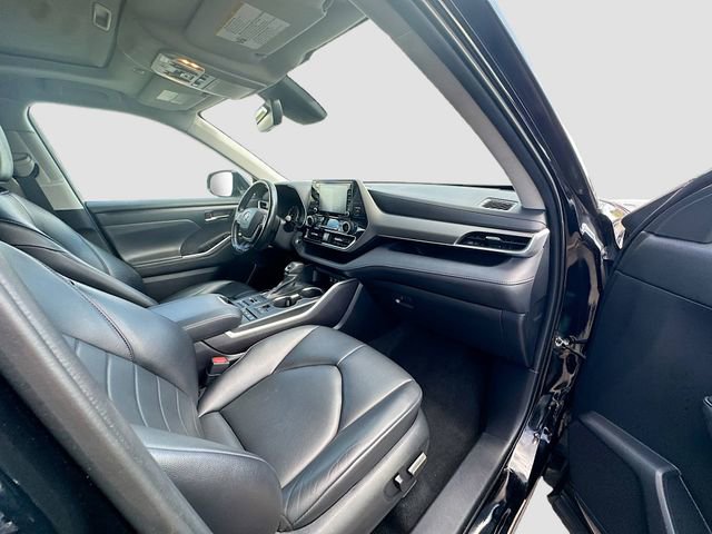 Used 2022 Toyota Highlander XLE image 29