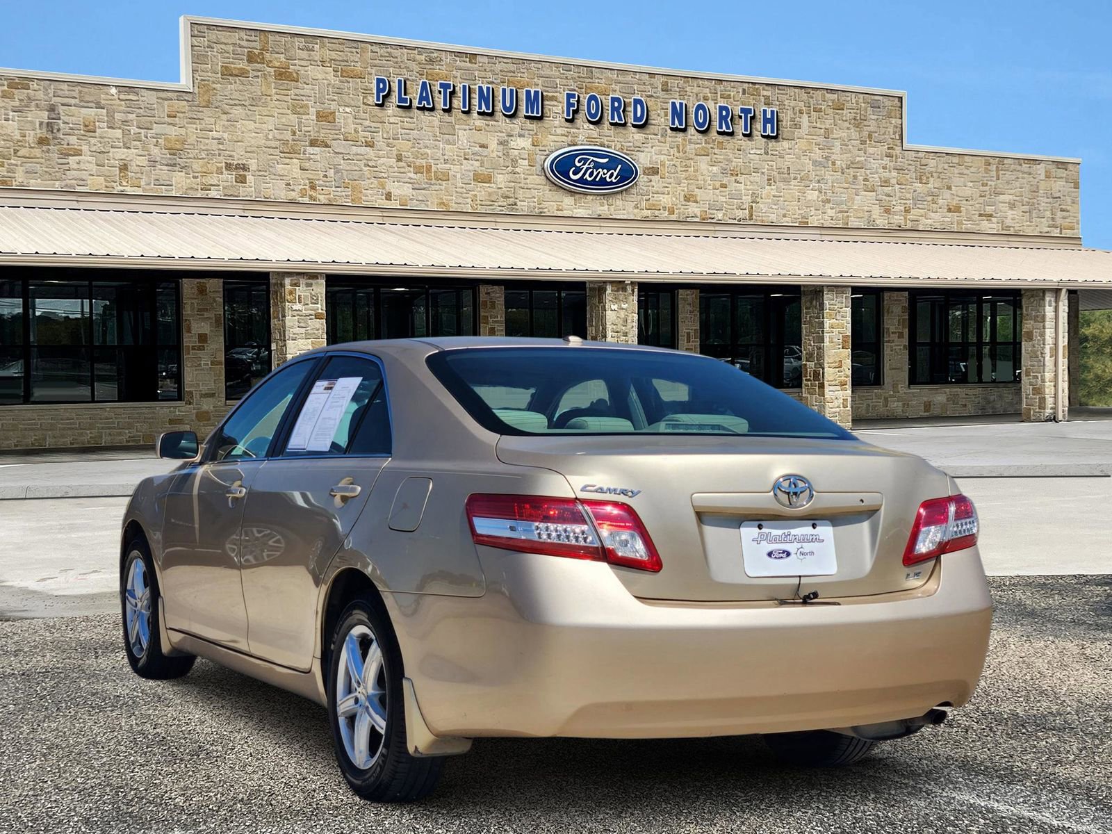 Used 2011 Toyota Camry LE image 4