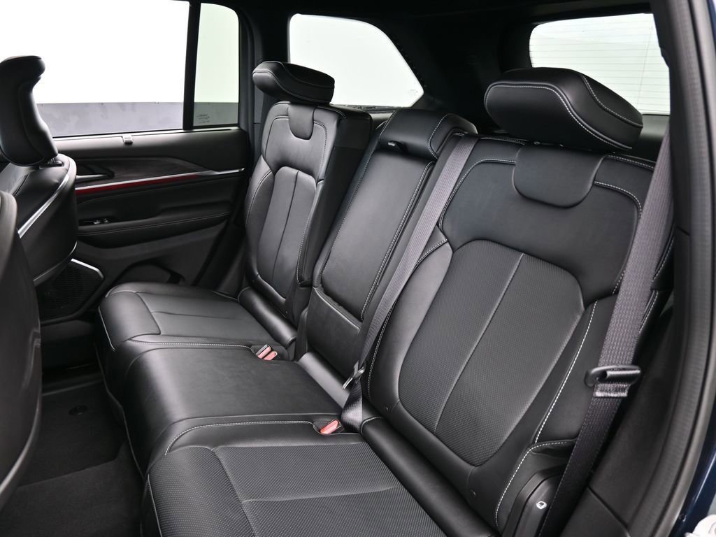 Used 2024 Jeep Grand Cherokee Overland w/ Luxury Tech Group IV image 41