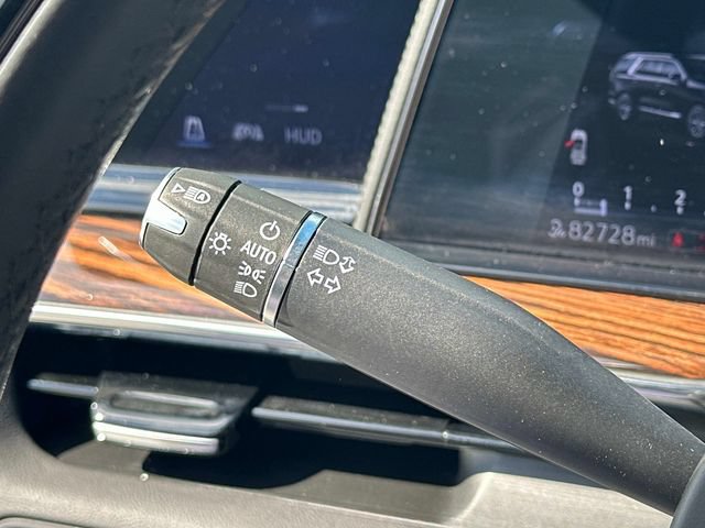 Used 2023 Cadillac Escalade Premium Luxury AWD/4WD image 9