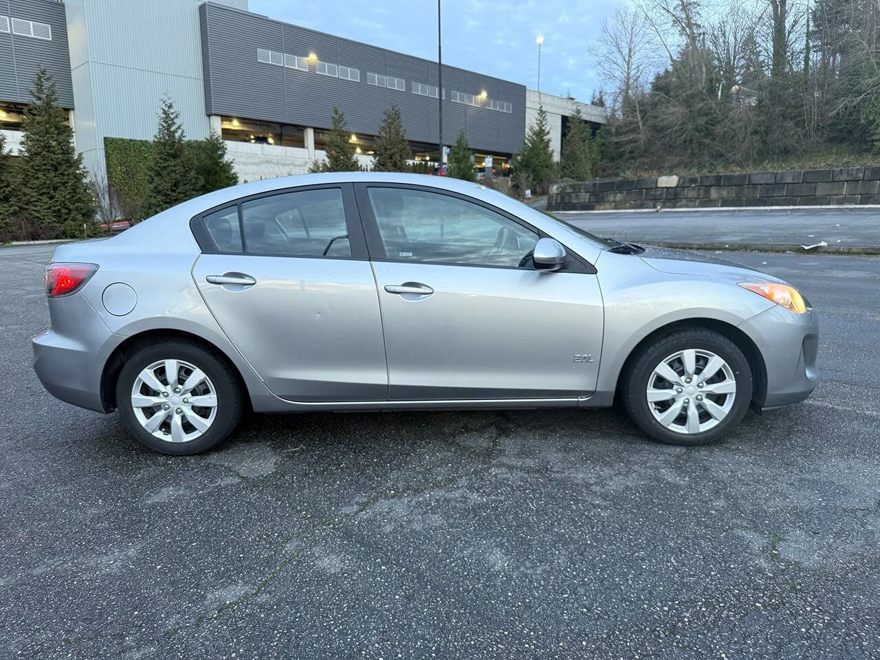 Used 2013 MAZDA MAZDA3 i SV w/ Convenience Pkg image 6