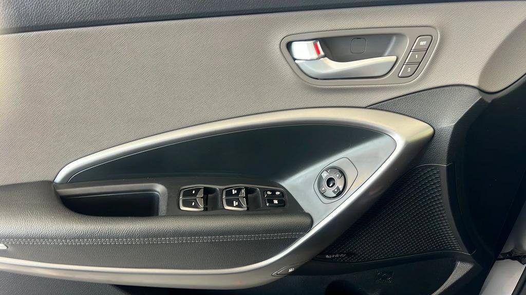 Used 2017 Hyundai Santa Fe Limited AWD/4WD image 15