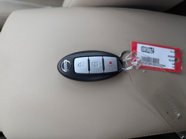 Used 2014 Nissan Rogue SV AWD/4WD image 28
