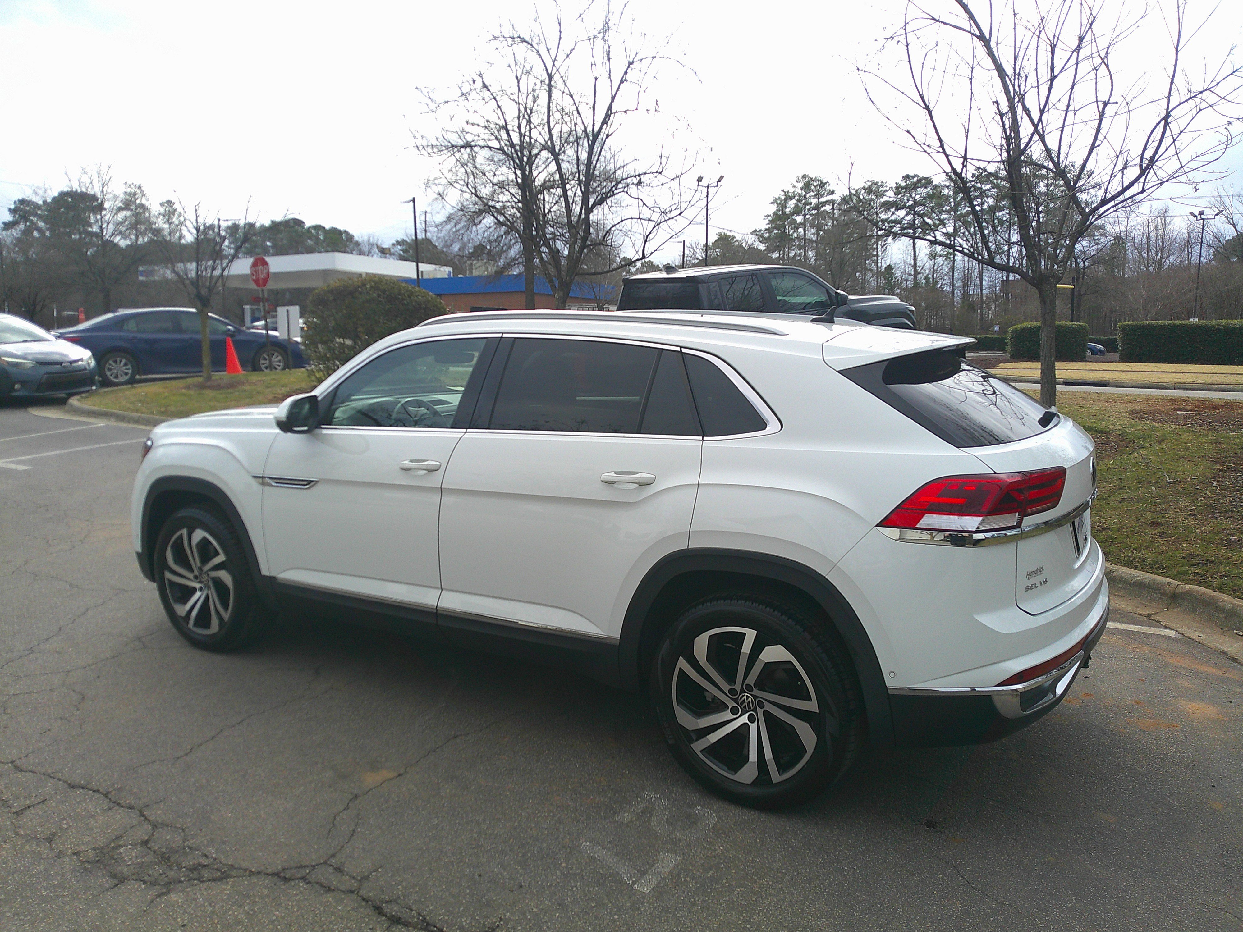 Used 2020 Volkswagen Atlas Cross Sport SEL Premium image 8