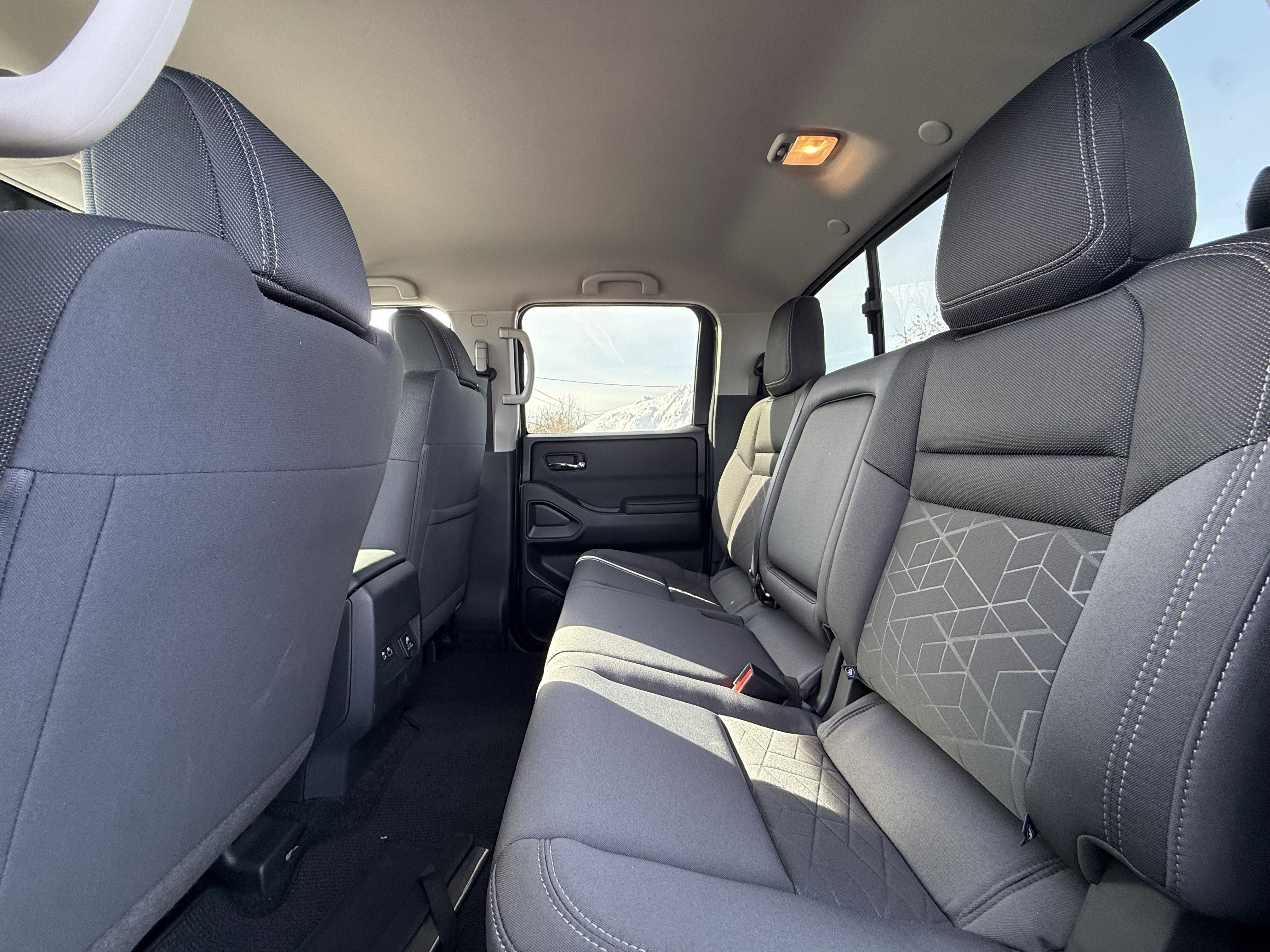 Used 2025 Nissan Frontier SV w/ SV Convenience Package image 28