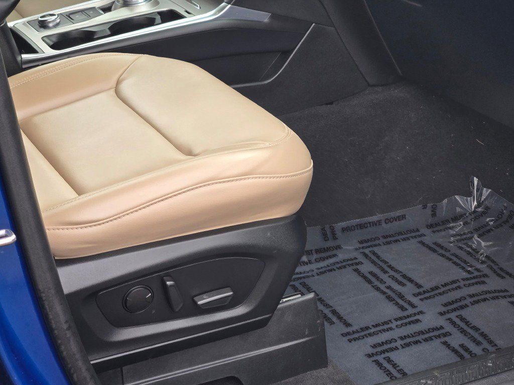 Certified 2023 Ford Explorer XLT w/ Equipment Group 202A AWD/4WD image 8