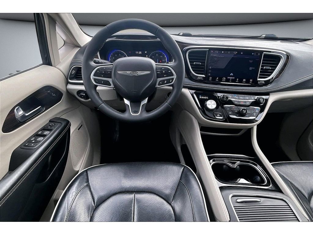 Used 2022 Chrysler Pacifica Limited image 6