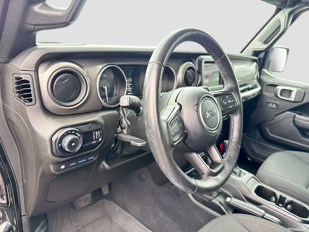 Used 2023 Jeep Wrangler Unlimited w/ Cold Weather Group AWD/4WD image 10