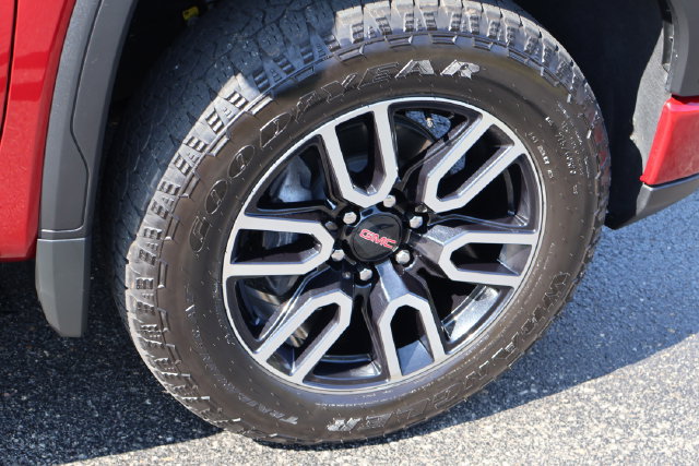 Used 2025 GMC Sierra 1500 AT4 w/ AT4 Premium Package AWD/4WD image 30