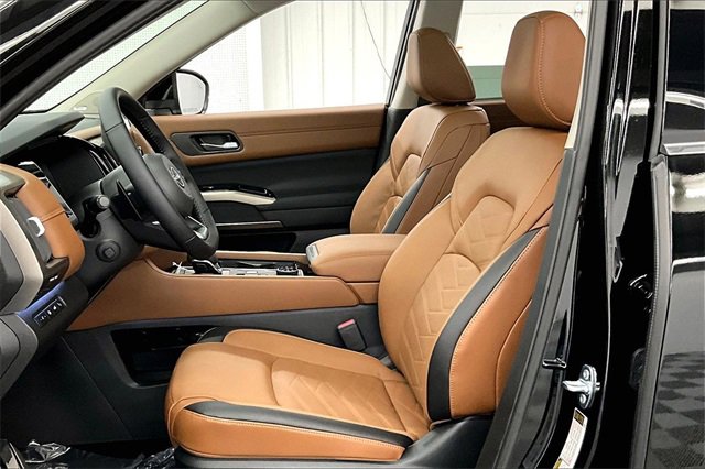 New 2025 Nissan Pathfinder Platinum image 9