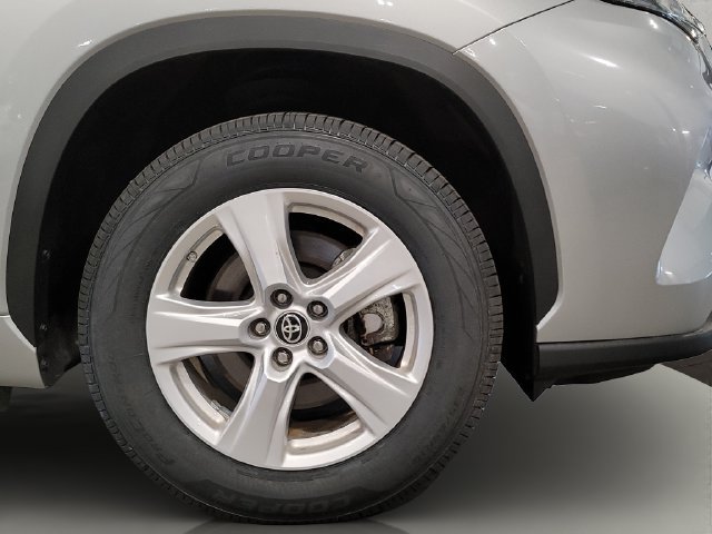 Used 2023 Toyota Highlander L FWD image 33