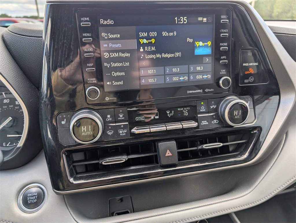 Used 2021 Toyota Highlander XLE image 14