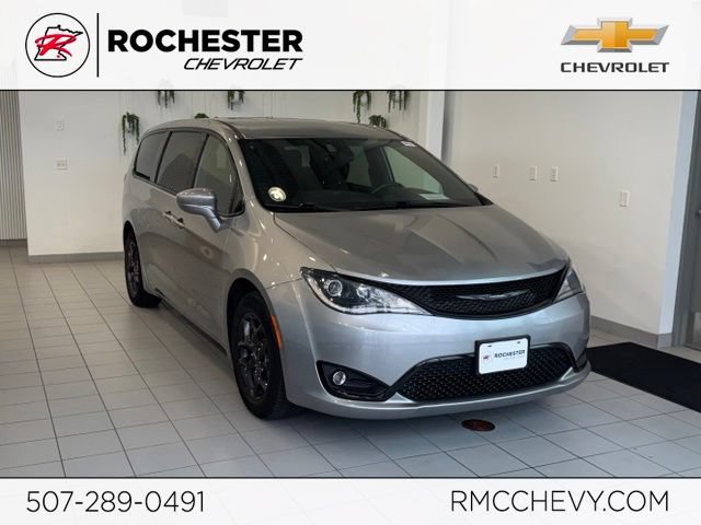 Used 2019 Chrysler Pacifica Touring Plus w/ S Appearance Package FWD image 1