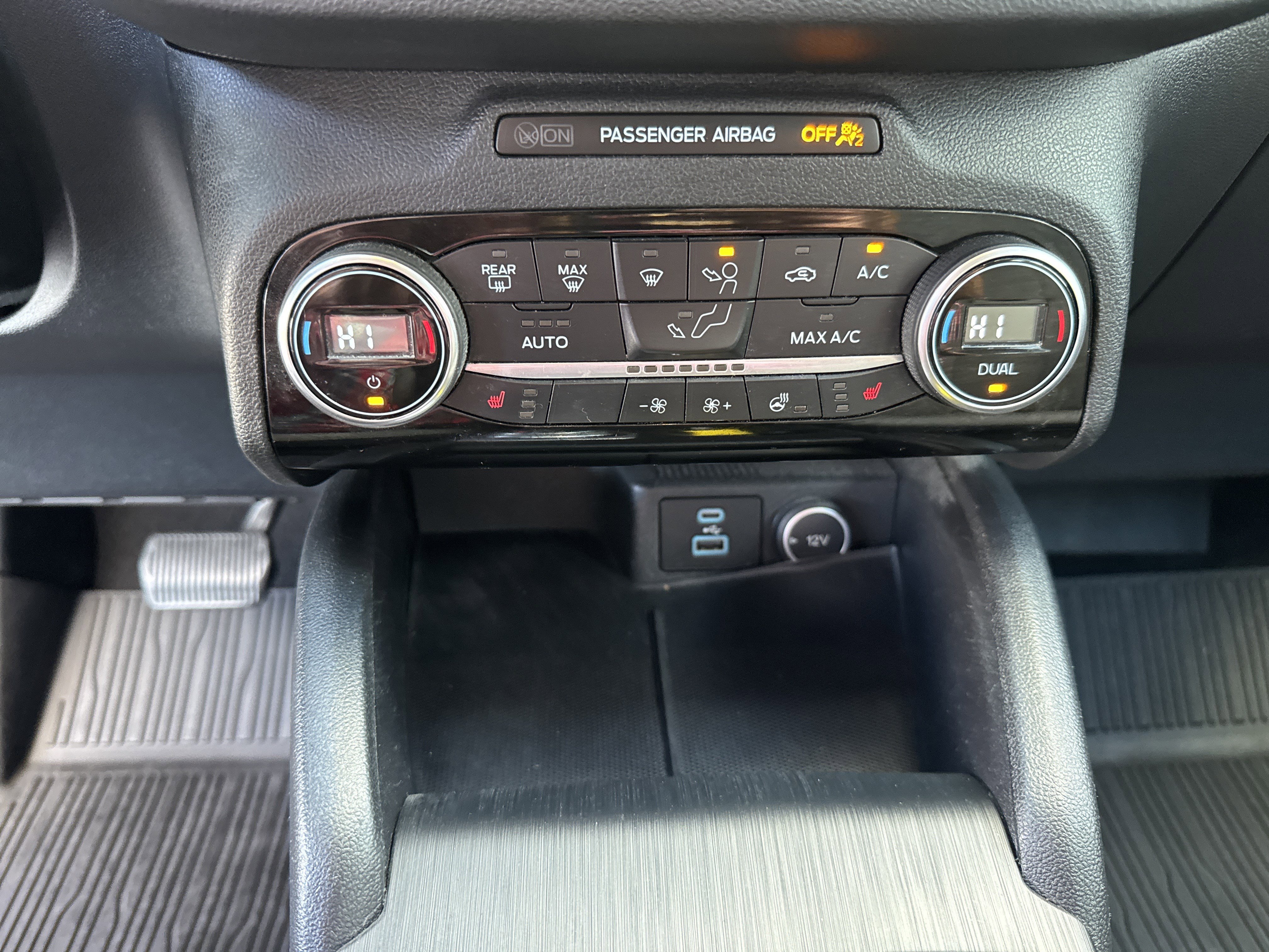 Used 2021 Ford Escape SE w/ SE Sport Appearance Package image 35