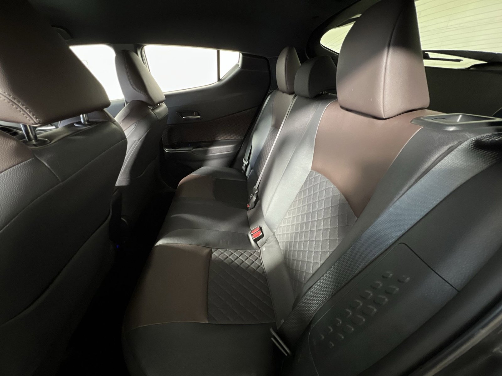 Used 2019 Toyota C-HR Limited image 23