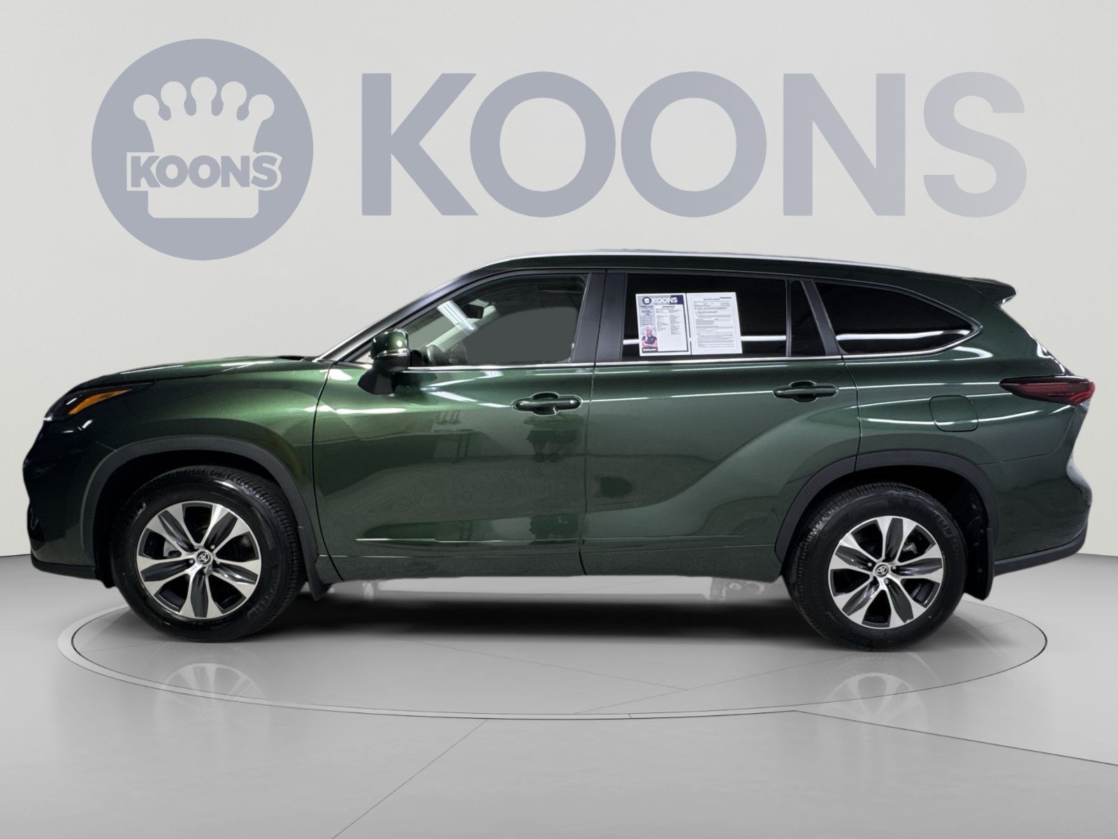Used 2025 Toyota Highlander XLE AWD/4WD image 17