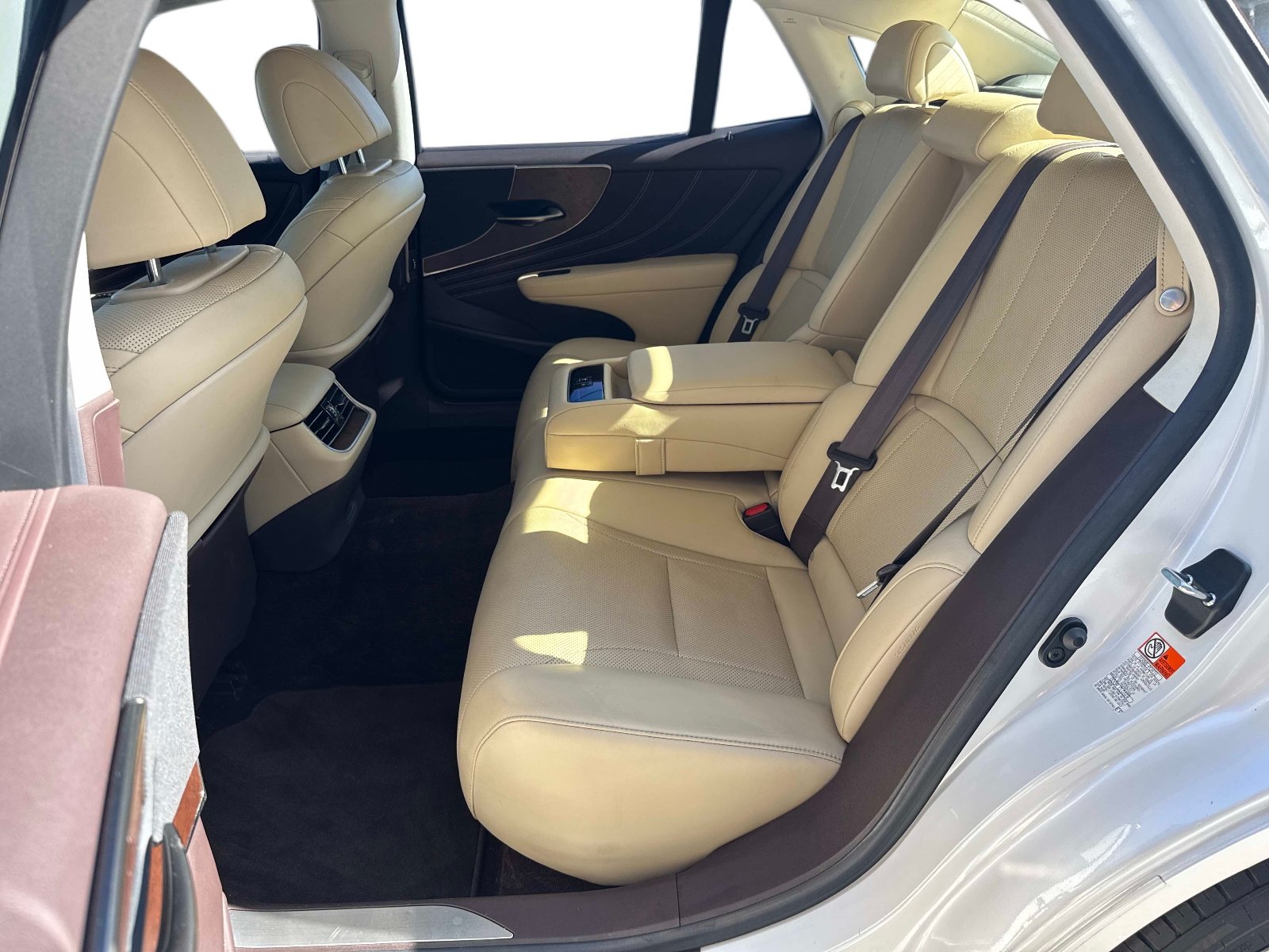 Used 2020 Lexus LS 500 w/ Accessory Package (Z1) RWD image 12
