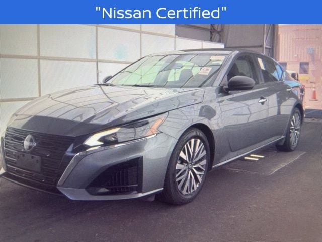 Used 2025 Nissan Altima 2.5 SV FWD image 2