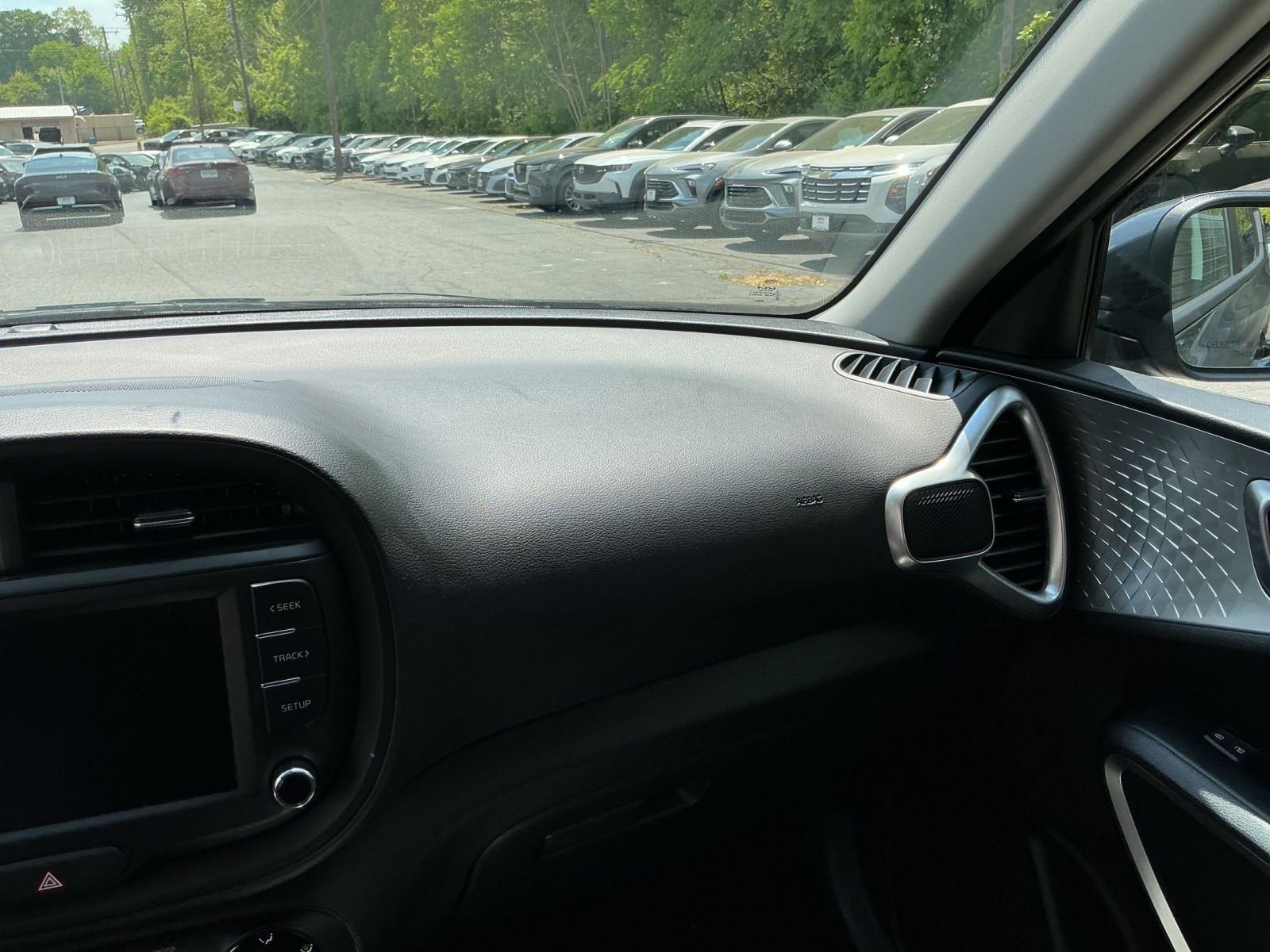 Used 2025 Kia Soul LX w/ LX Technology Package FWD image 30