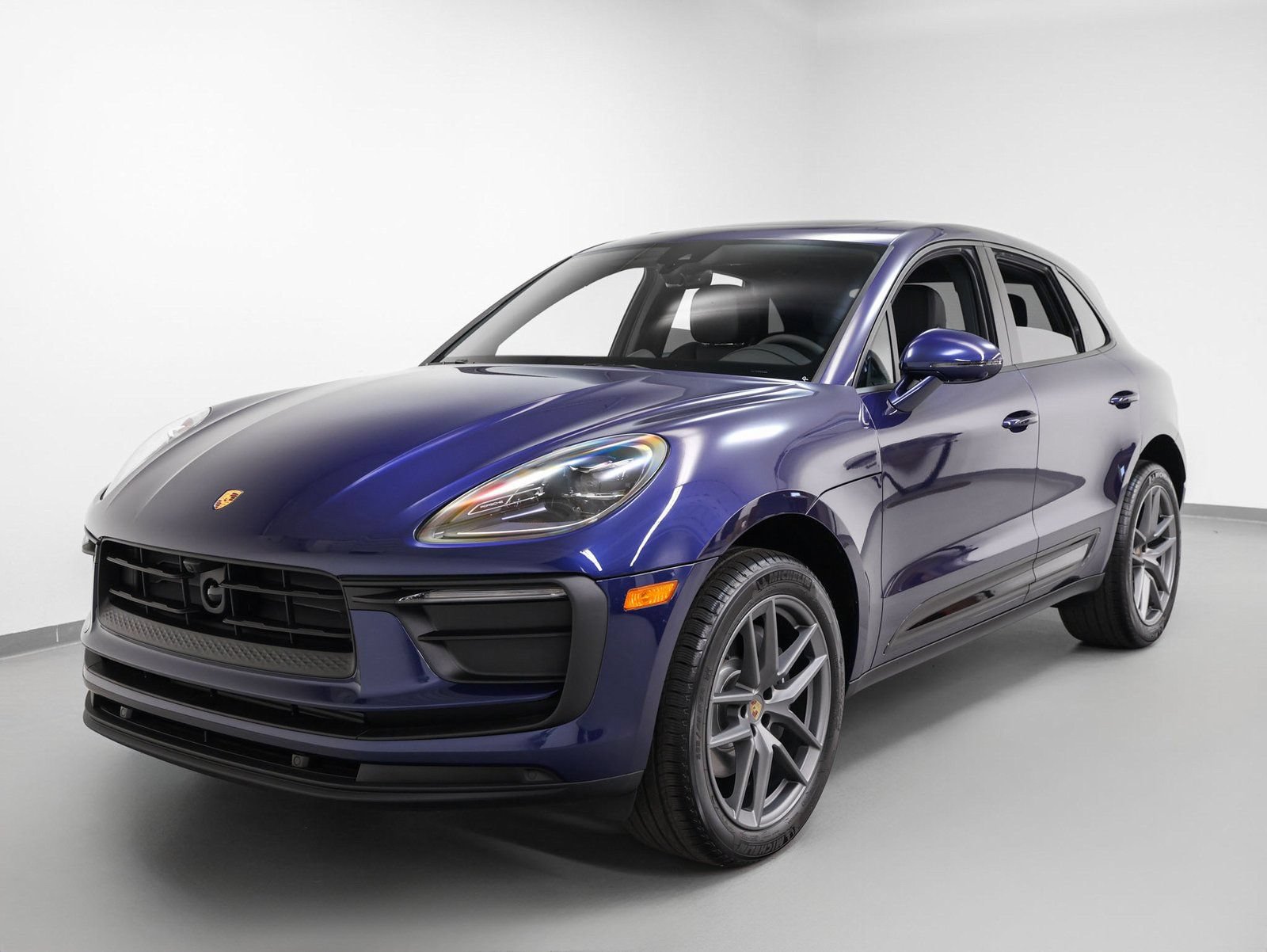 Used 2025 Porsche Macan AWD/4WD image 6
