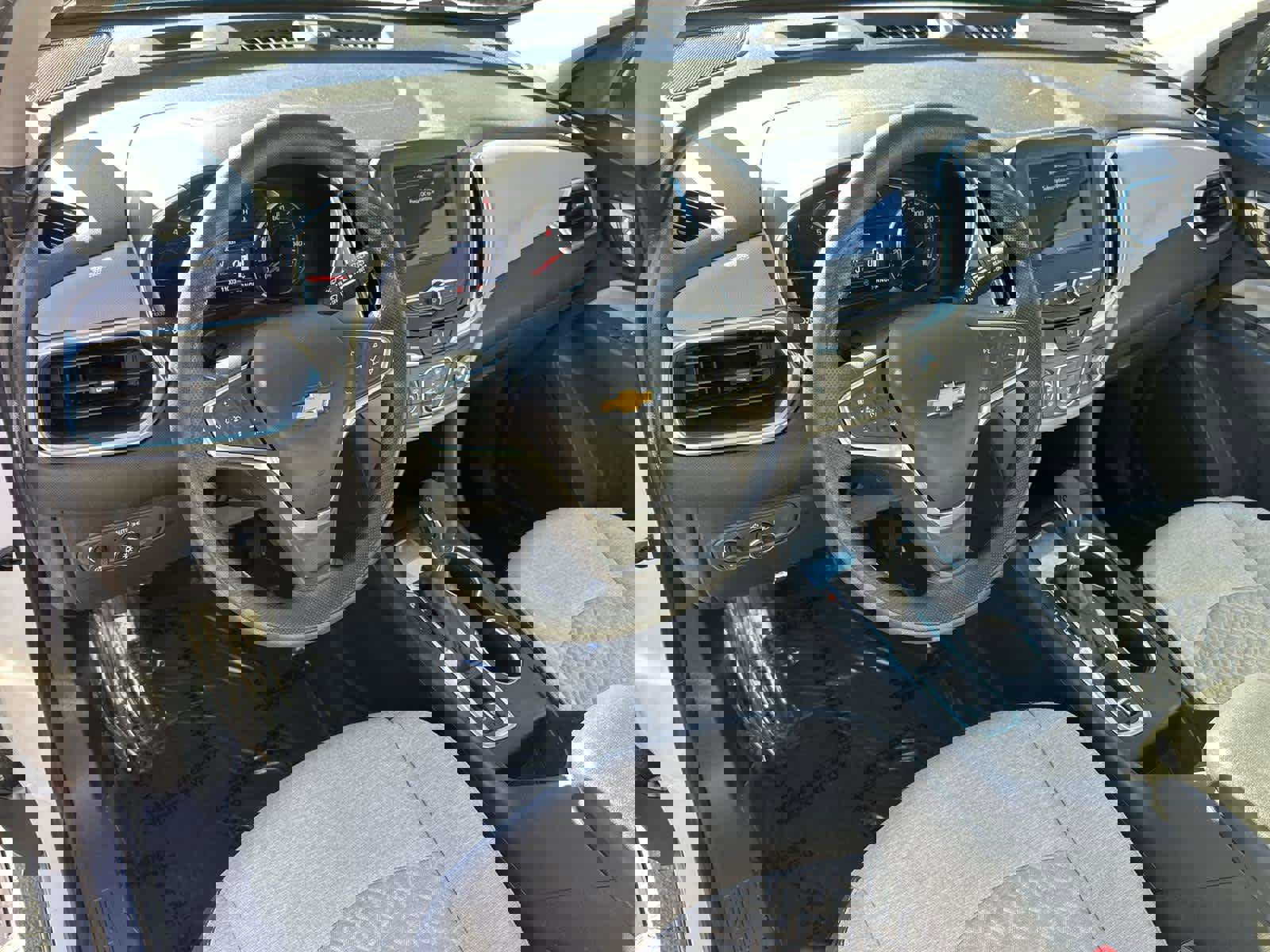 Used 2022 Chevrolet Equinox LS w/ LS Convenience Package image 2