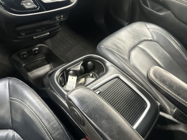 Used 2020 Chrysler Pacifica Touring-L Plus w/ S Appearance Package FWD image 23