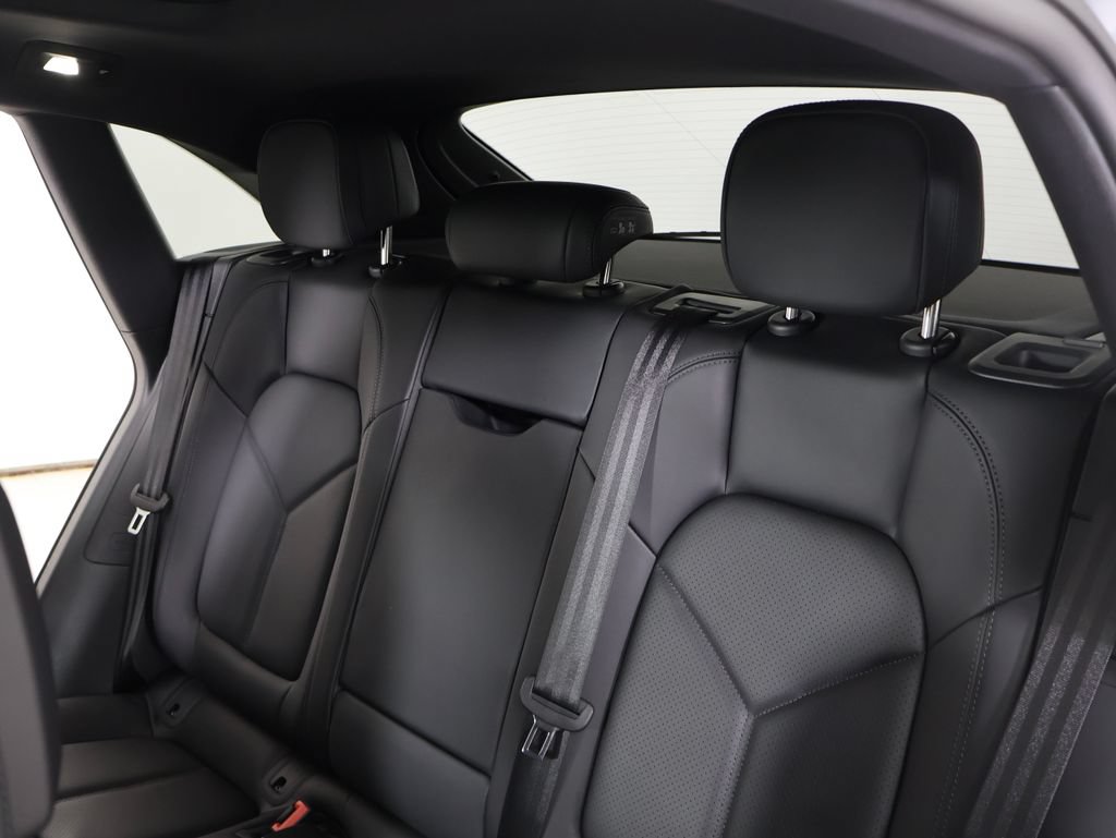 New 2026 Porsche Macan AWD/4WD image 10