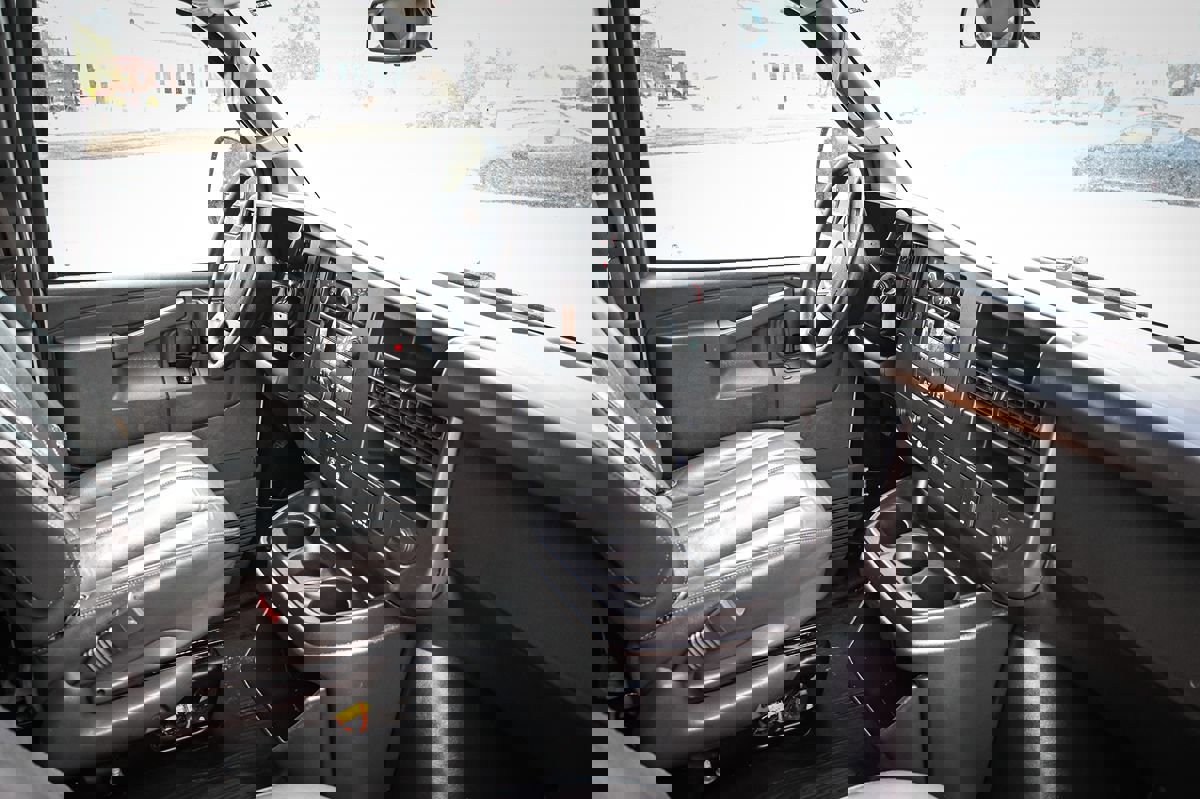 Used 2022 GMC Savana 2500 image 17