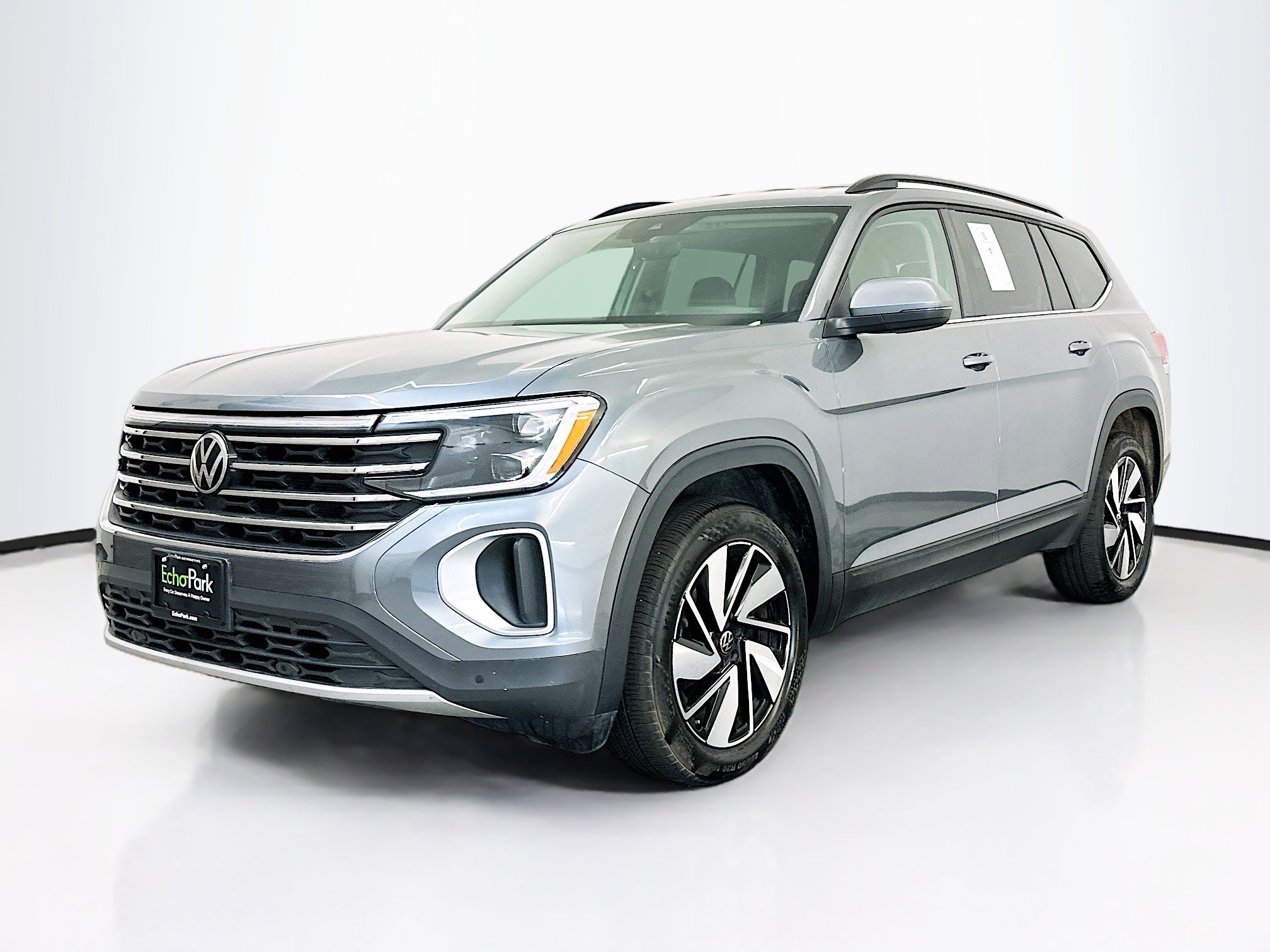 Used 2025 Volkswagen Atlas SE image 3