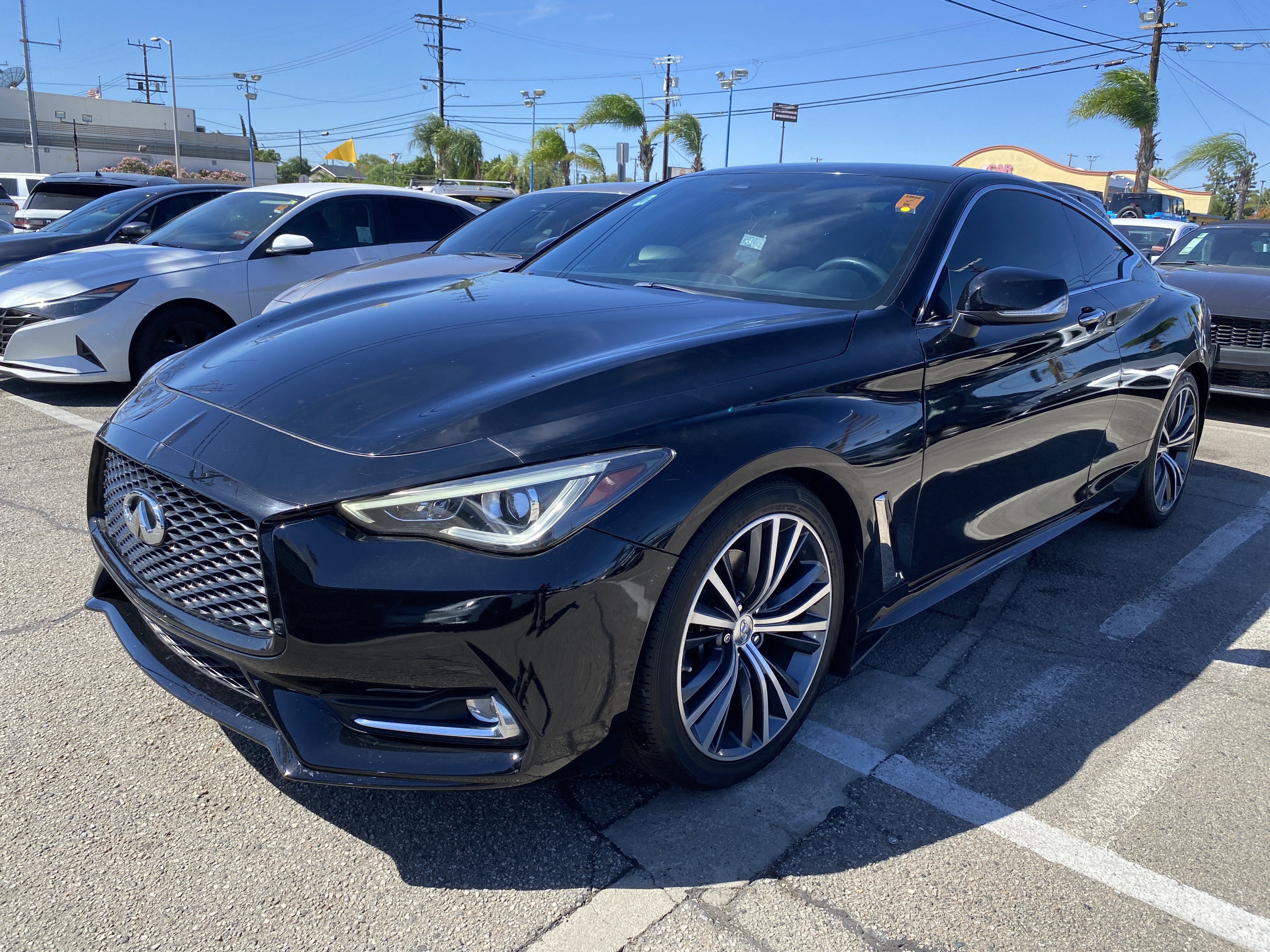 Used 2019 INFINITI Q60 3.0t Luxe RWD image 3
