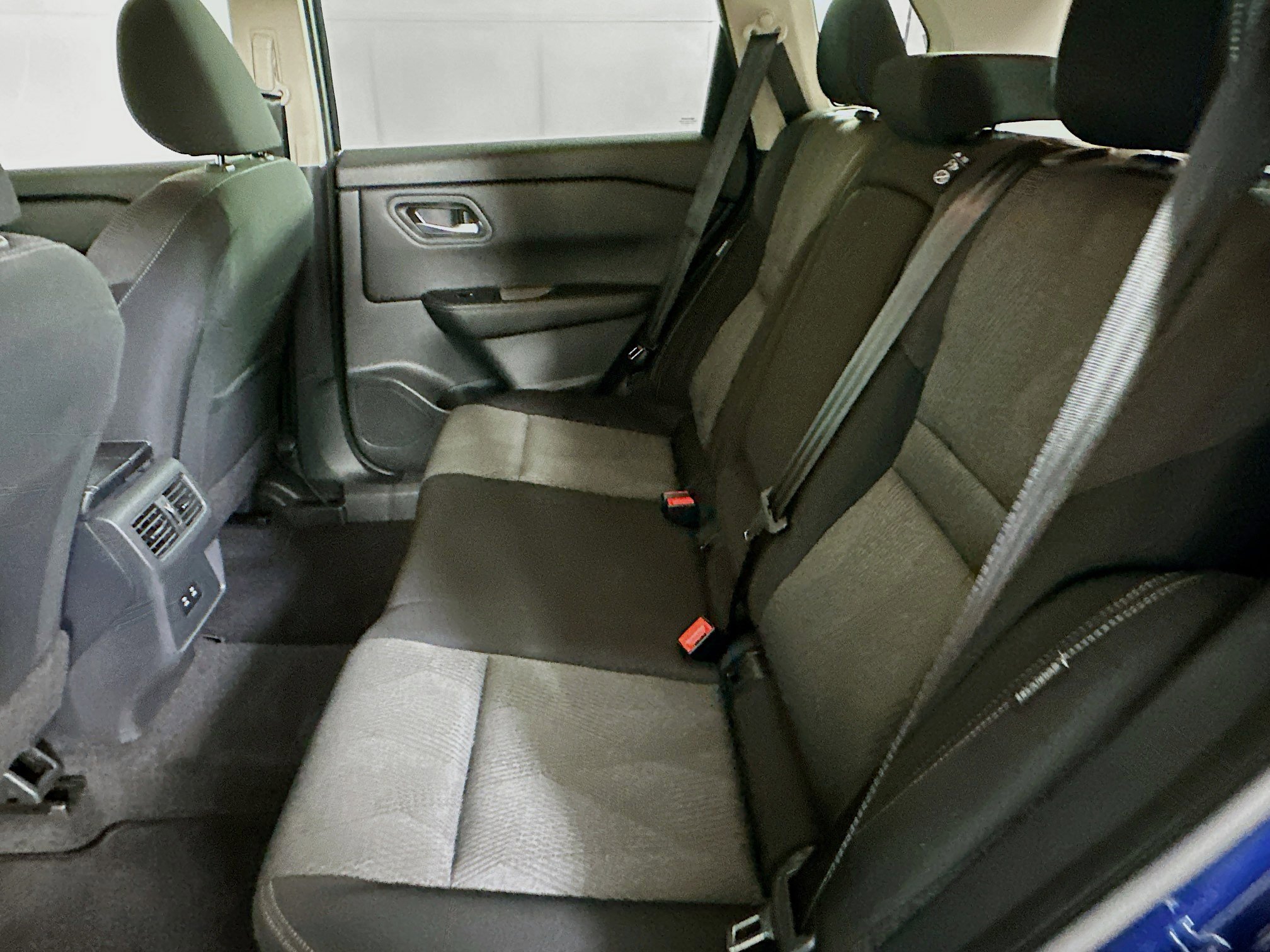 Used 2025 Nissan Rogue SV image 26