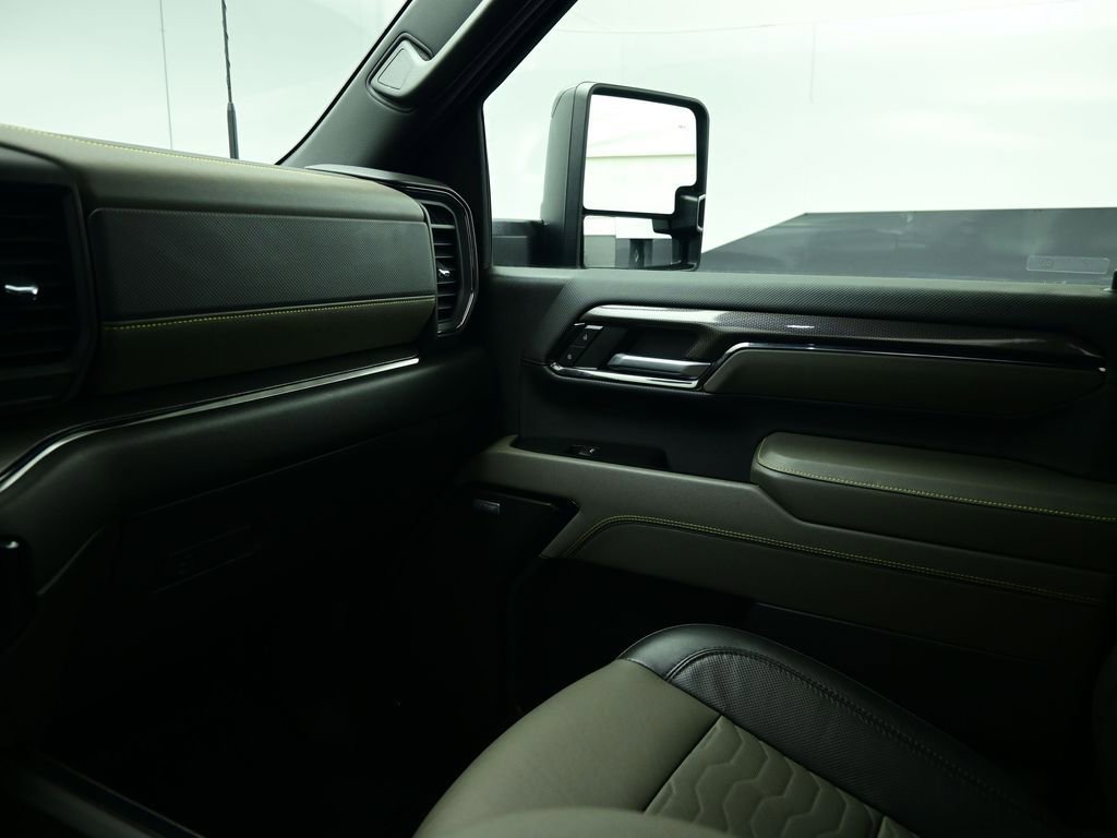Used 2024 Chevrolet Silverado 2500 ZR2 w/ Technology Package image 57